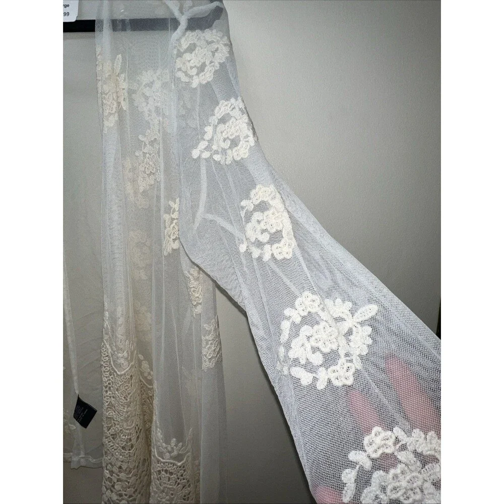 Women’s Casual Express Crocheted Ivory Lacy Shawl Size Large L - Picture 6 of 11